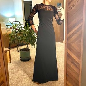 CELEB Black Gown w Lace Sleeves